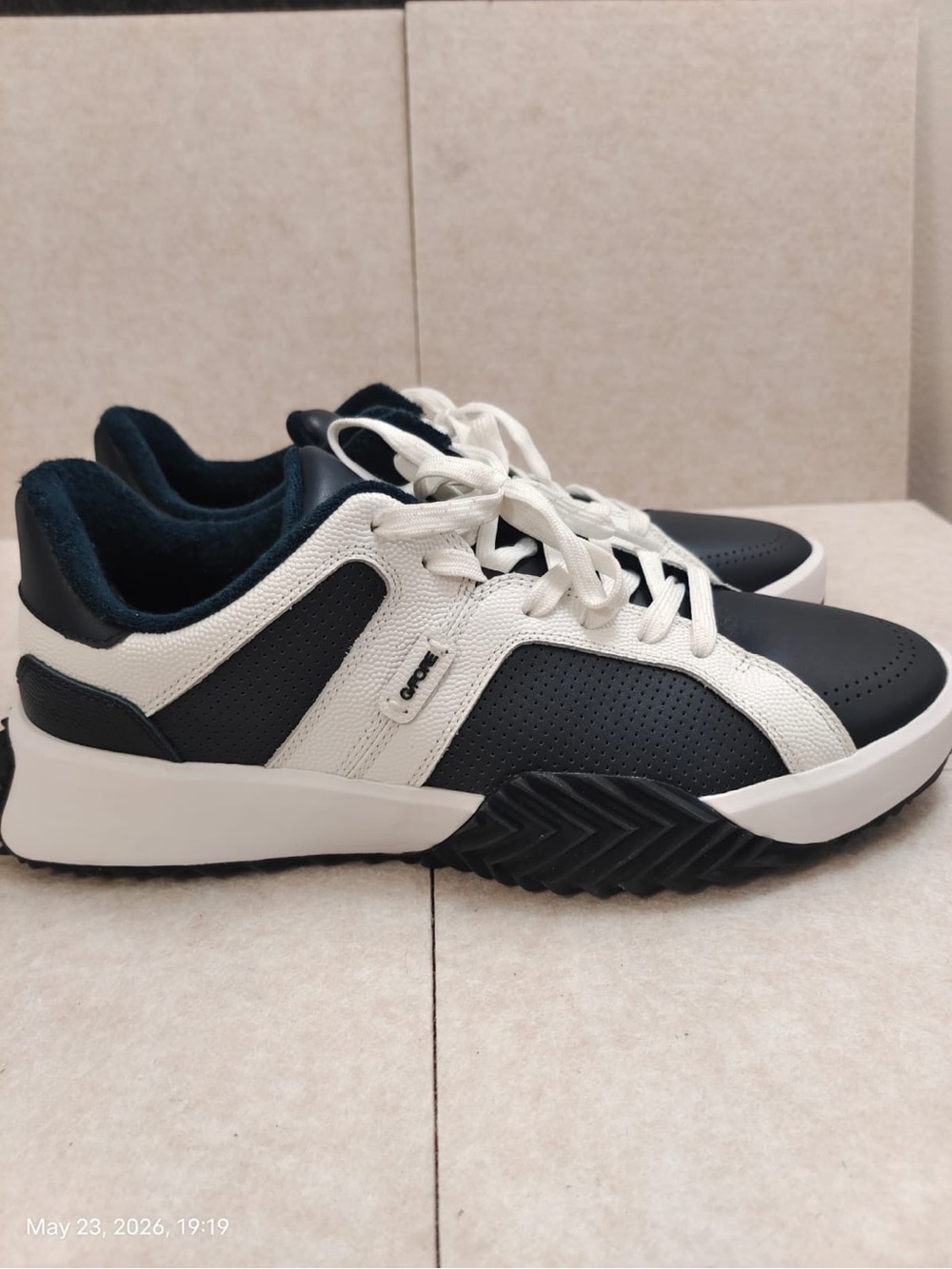 NWOB G/Fore G.112 Men's SIze 10.5 Leather Street Shoe White & Blue